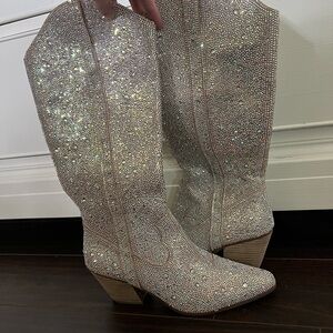 Women’s maltisse Nashville boots.